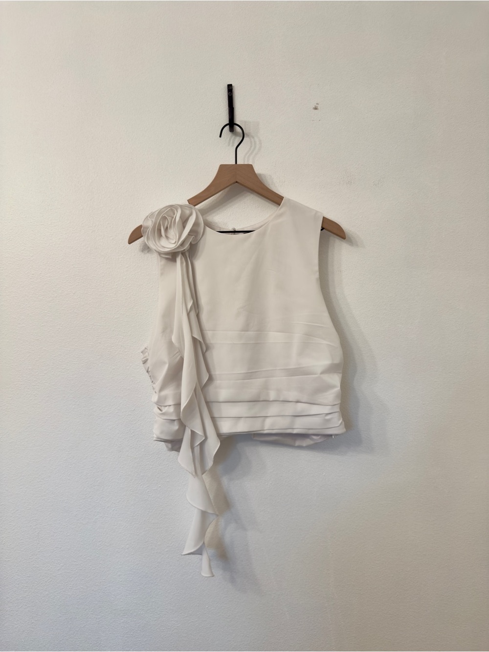Abercrombie & Fitch White Ruffle Floral Top